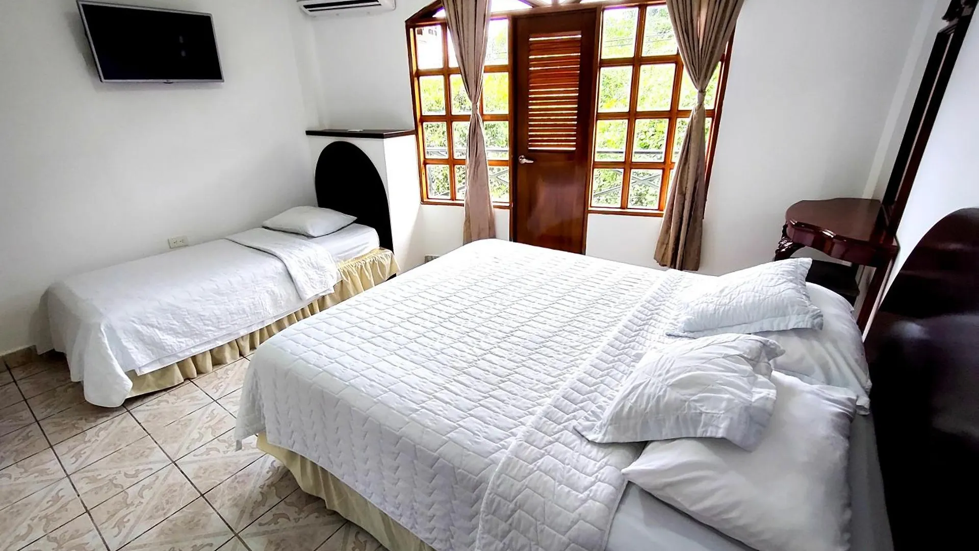 Grand Hotel Leon Marino Galapagos Puerto Ayora